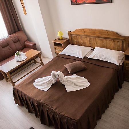 Hotel Dynes Észak-Eforie Kültér fotó