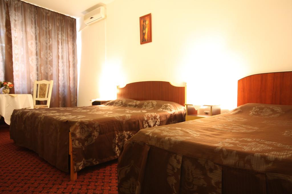 Hotel Dynes Észak-Eforie Kültér fotó