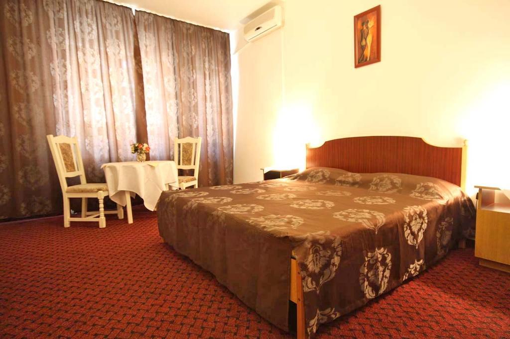Hotel Dynes Észak-Eforie Kültér fotó