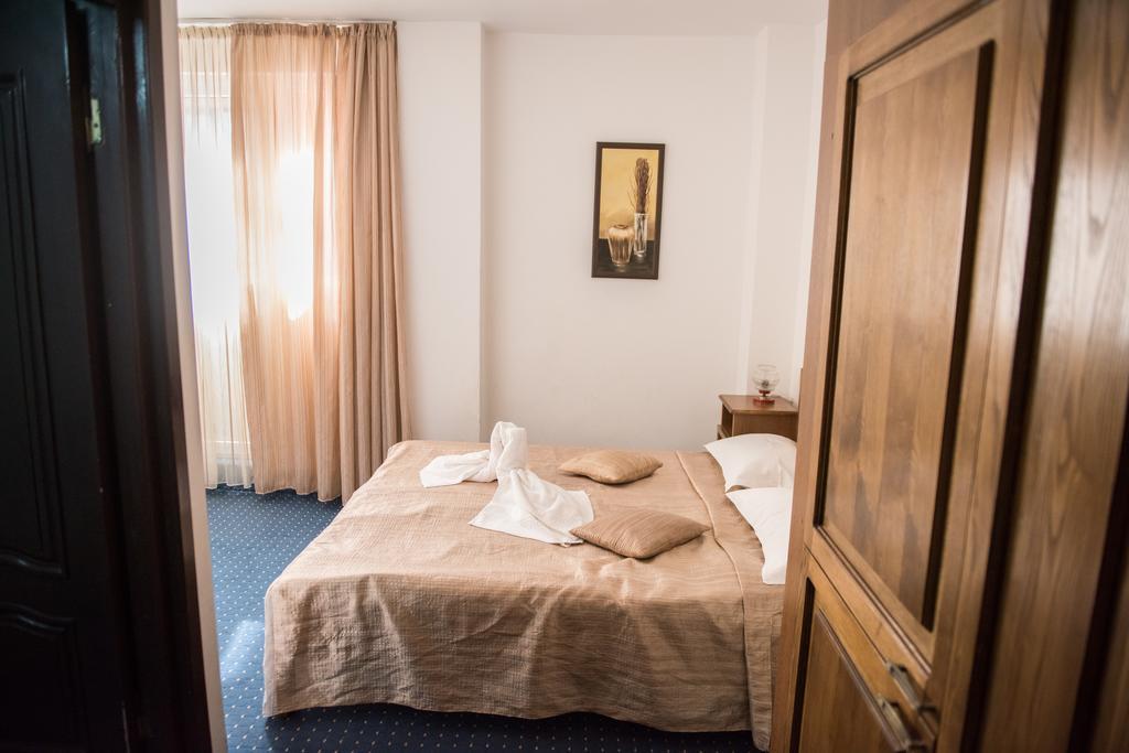 Hotel Dynes Észak-Eforie Kültér fotó