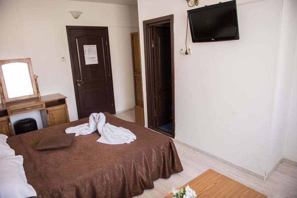 Hotel Dynes Észak-Eforie Kültér fotó