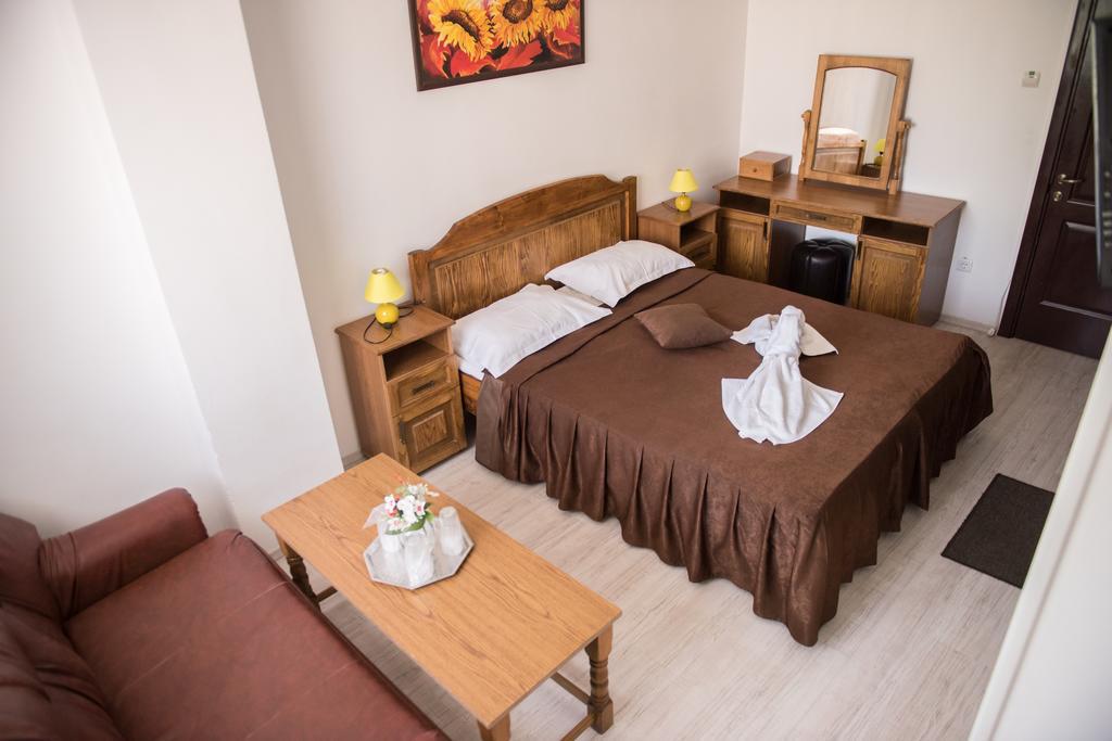 Hotel Dynes Észak-Eforie Kültér fotó