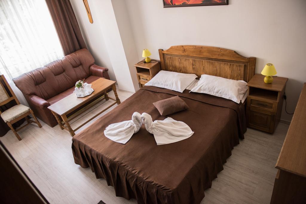 Hotel Dynes Észak-Eforie Kültér fotó