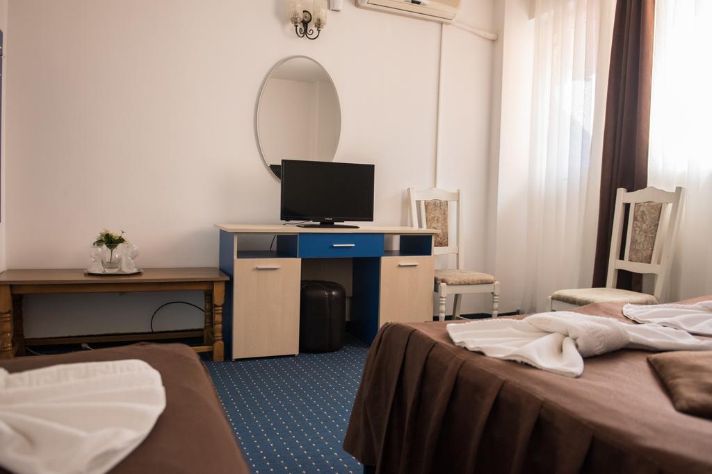 Hotel Dynes Észak-Eforie Kültér fotó