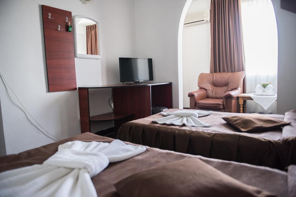 Hotel Dynes Észak-Eforie Kültér fotó