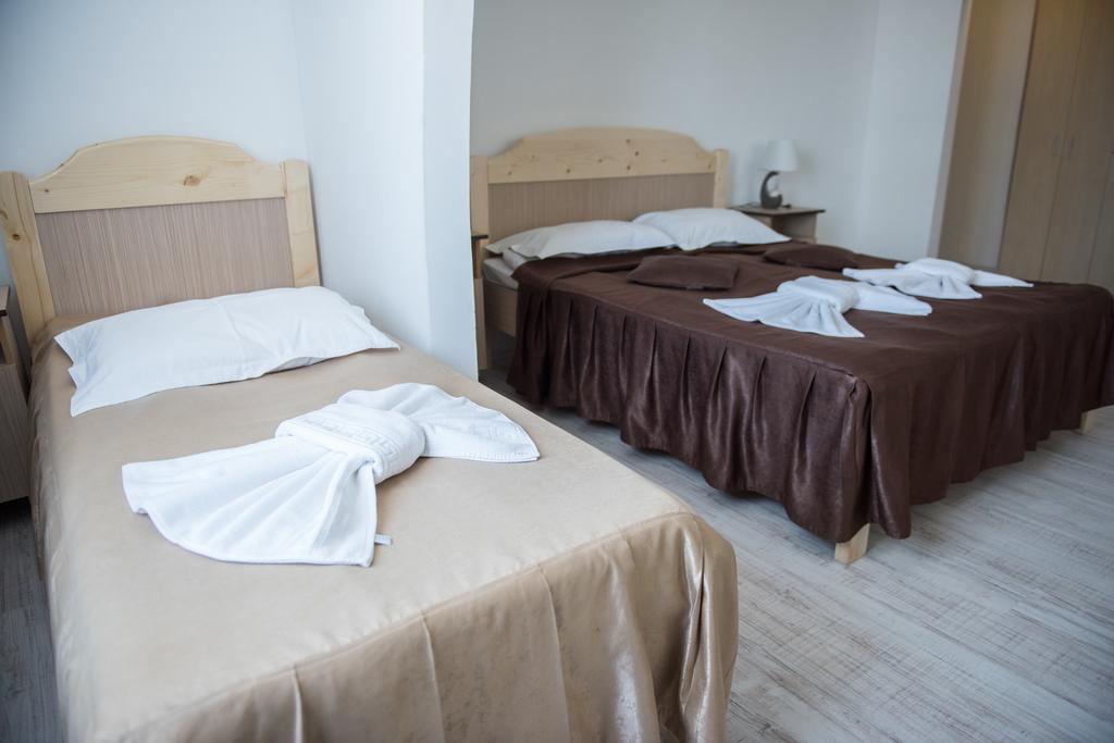 Hotel Dynes Észak-Eforie Kültér fotó