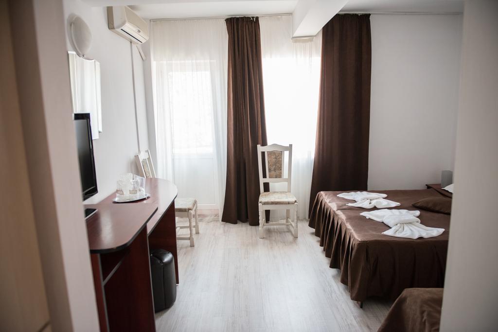 Hotel Dynes Észak-Eforie Kültér fotó